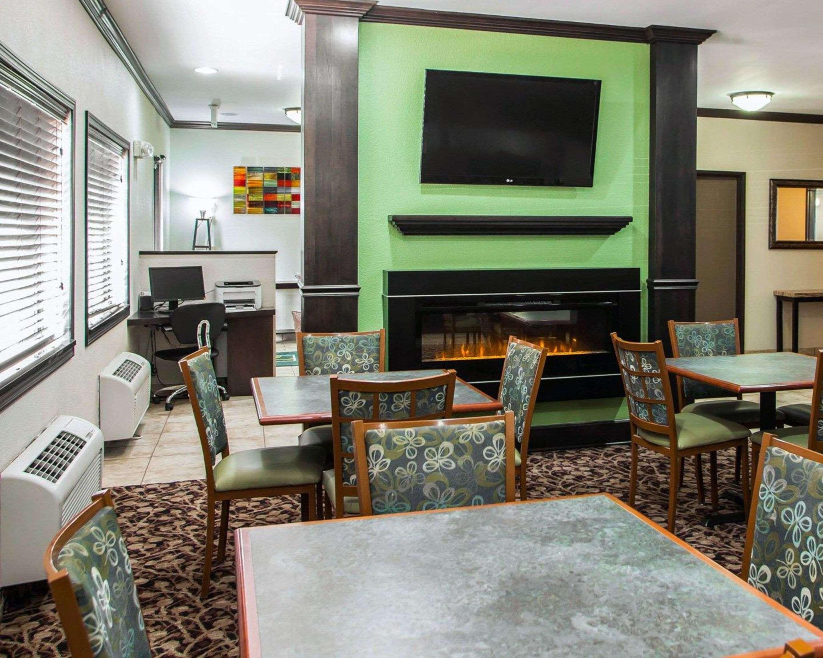 Quality Inn Near I-72 And Hwy 51 Forsyth Exterior foto